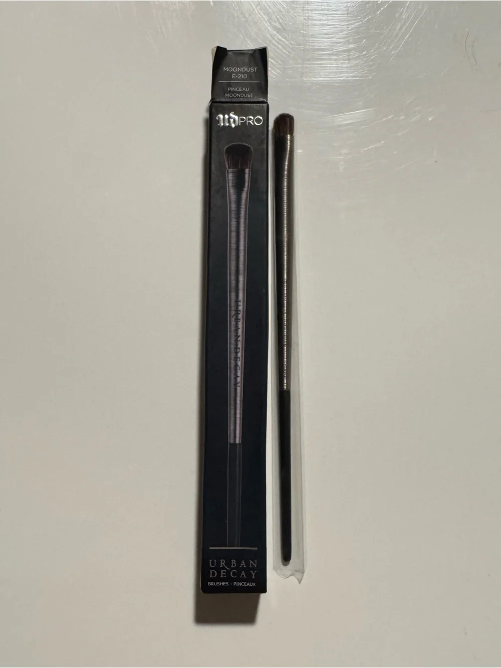 Urban Decay Moondust Eyeshadow Brush E-210